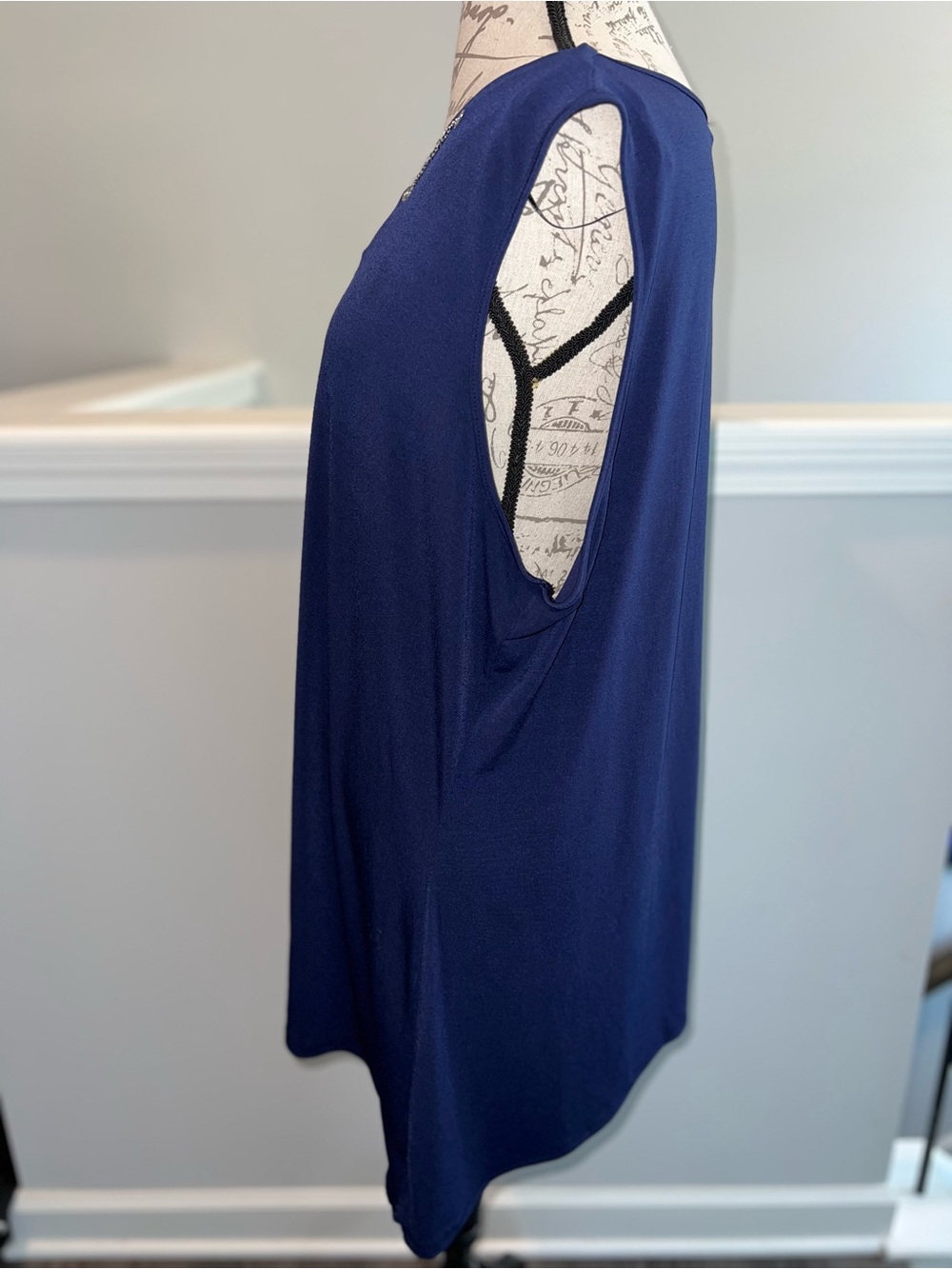 Catherines Navy Blue Embellished V-Neck Sharkbite Tunic Top Size 3X - Picture 3 of 10